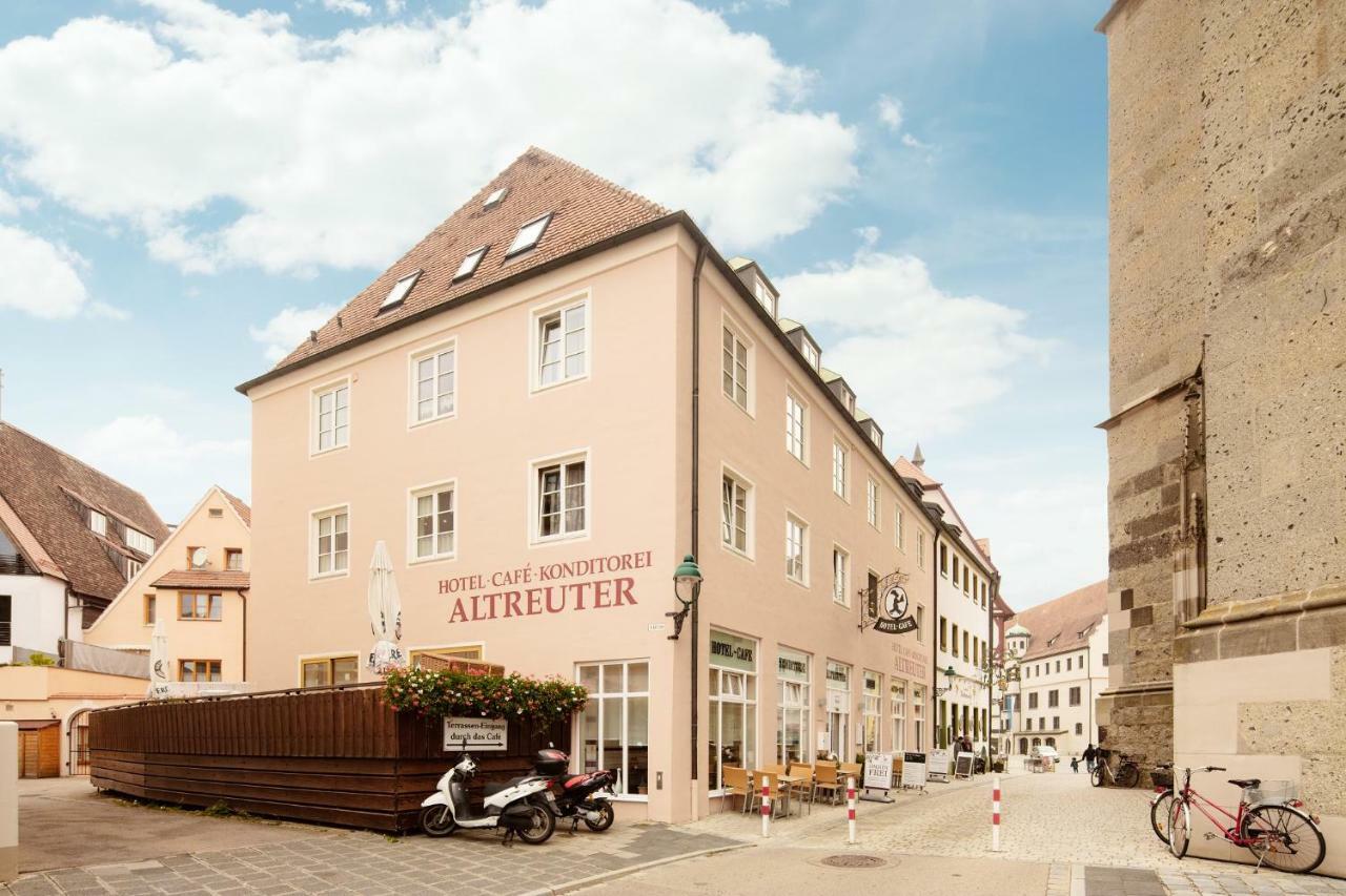 Cafe-Hotel Altreuter Noerdlingen Exterior photo